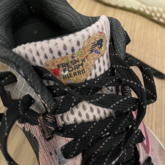 New Balance Fresh Foam hiking/trail running shoes size 8 womens - Picture 3 of 5